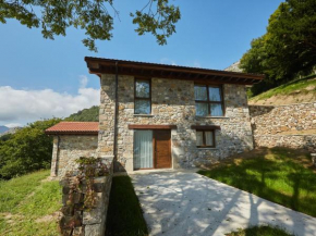 Appealing Holiday Home in Parres Asturias with Garden
